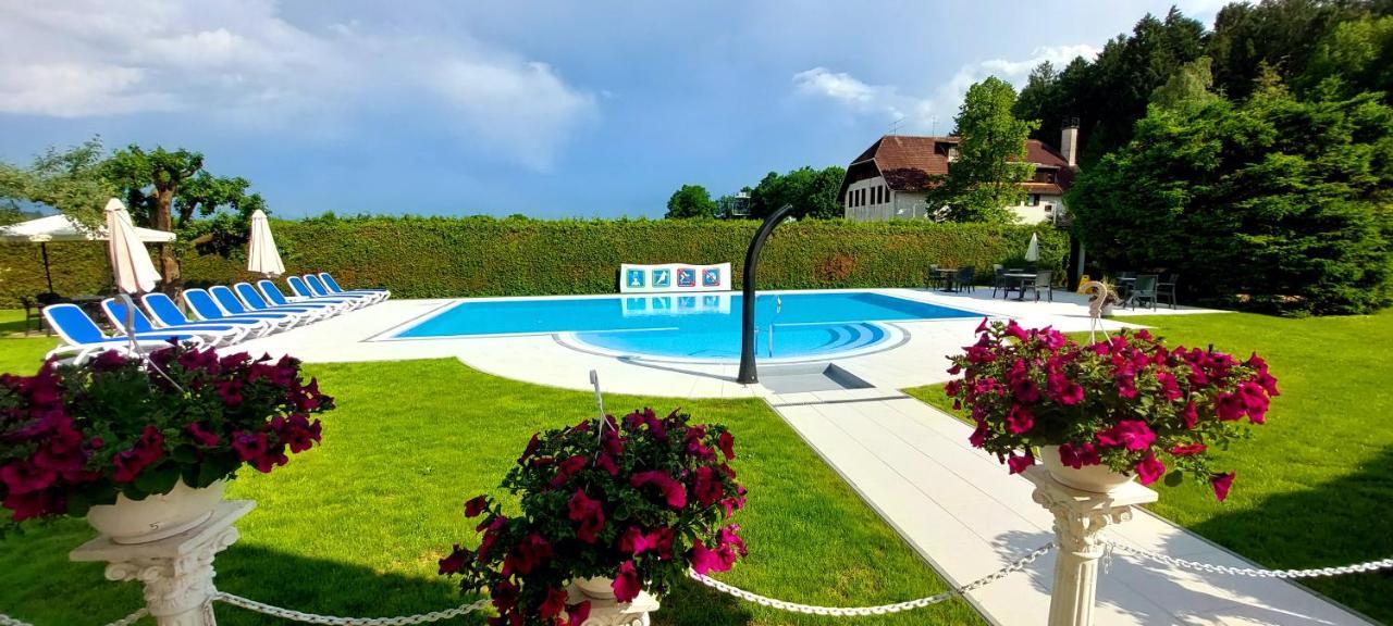 Sport Manca Garni Hotel Радовлица Екстериор снимка